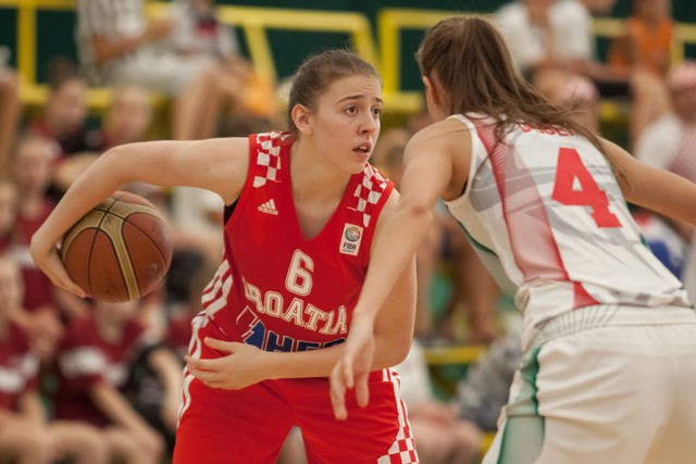 LFB : Iva SLONJSAK renforce St Amand, Matea TAVIC s’en va