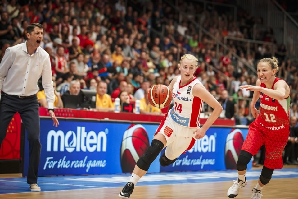 Espagne : Petra ZAPLATOVA signe à Al-Qazeres