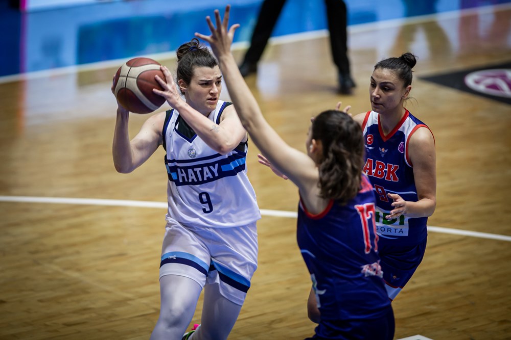 Turquie : Nesibe Aydin commence à former son groupe