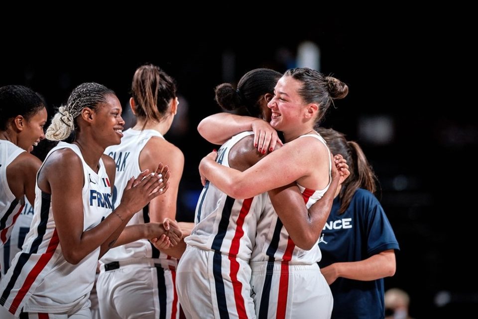 TOKYO 2021 5×5 : Après une courte défaite contre les Etats-Unis, la France se qualifie pour les quarts de finale.