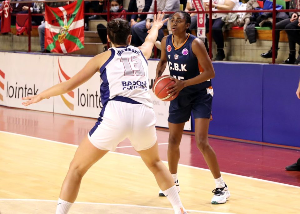 Turquie : C. B. K. Mersin profite de la baisse de forme de Nesibe Aydin