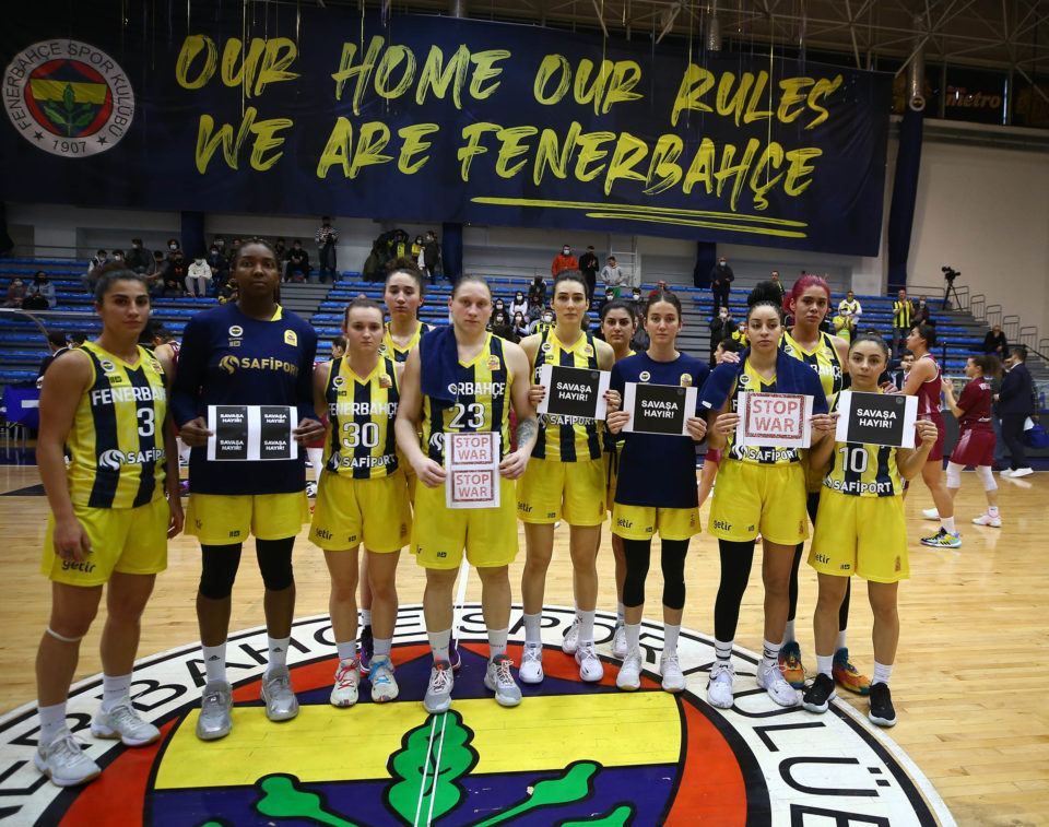 Turquie : Surpris par Galatasaray, Fenerbahçe s’est repris face à Elazig dans un match teinté d’émotion