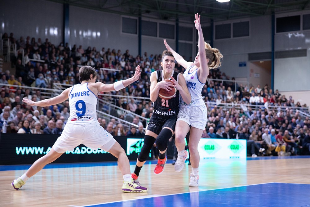 LFB : Bourges porté par la revanche, Villeneuve trop court avant le match à Mado Bonnet