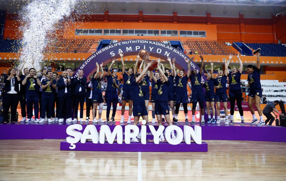 Turquie : Fenerbahçe champion pour la 16ème fois !