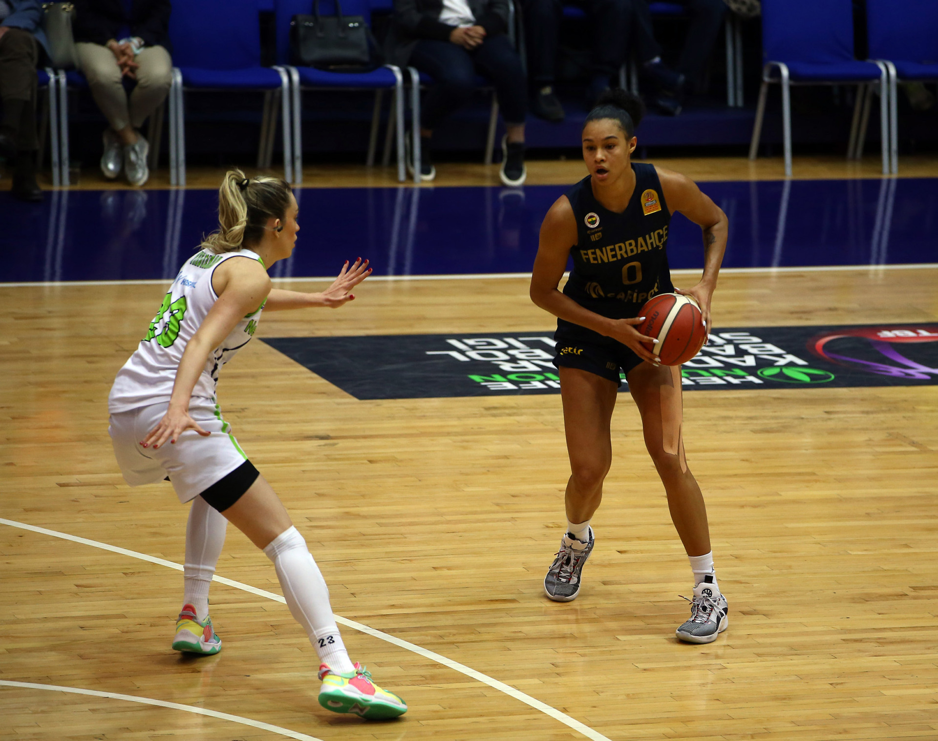 Turquie : Fenerbahçe et C. B. K. Mersin sont à un match du sweep