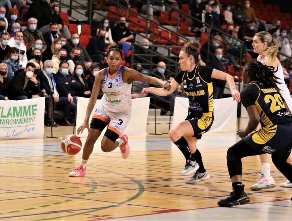 https://www.postup.fr/wp-content/uploads/2022/07/Ligue-2_2021-2022_Kimberley-ADONIS-Aulnoye-Aymeries-vs.-Calais_A.-S.-Aulnoye-Basket-e1657289982707.jpg