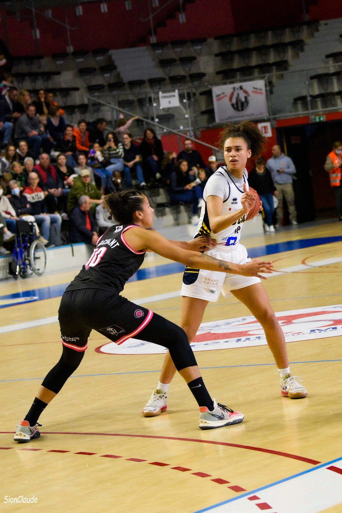 Ligue 2 : Une ex-Calaisienne part à Monaco B. A., Aulnoye-Aymeries fait confiance à ses jeunes, Mondeville et la SIG annoncent des prolongations