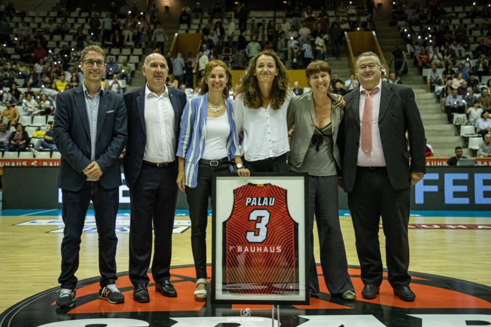 Espagne : L’hommage du public de la salle Fontajau à Laia PALAU