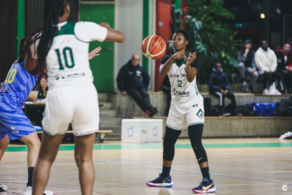 NF1 : A peine arrivée à Orly, Awa SISSOKO s’est gravement blessée