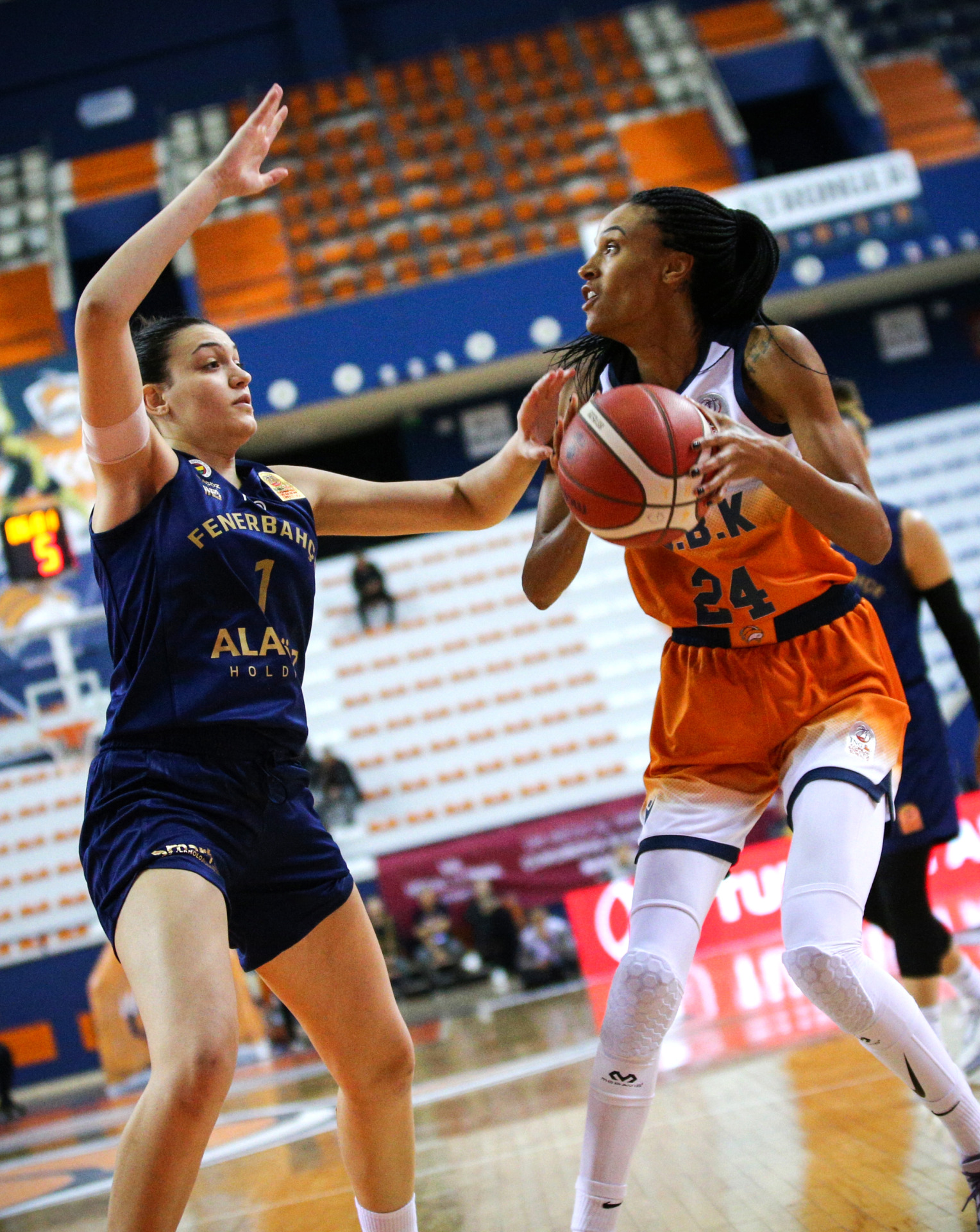 Turquie : Le C. B. K. Mersin domine à nouveau Fenerbahçe et creuse l’écart en tête du classement