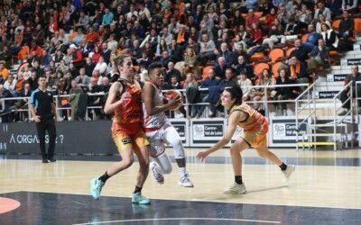 Euroligue : Les Tangos, vainqueures des Valenciennes, restent à portée du podium, tandis que les Landaises, battues en Pologne, ont bien résisté en 2ème mi-temps