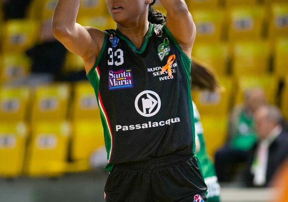 WNBA : Chicago se renforce encore pour son camp d&rsquo;entraînement, Connecticut fait appel à une internationale canadienne