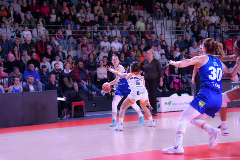 LFB : Basket Landes remporte son premier duel de la semaine face aux Lyonnaises, rien n’est fait pour les playoffs