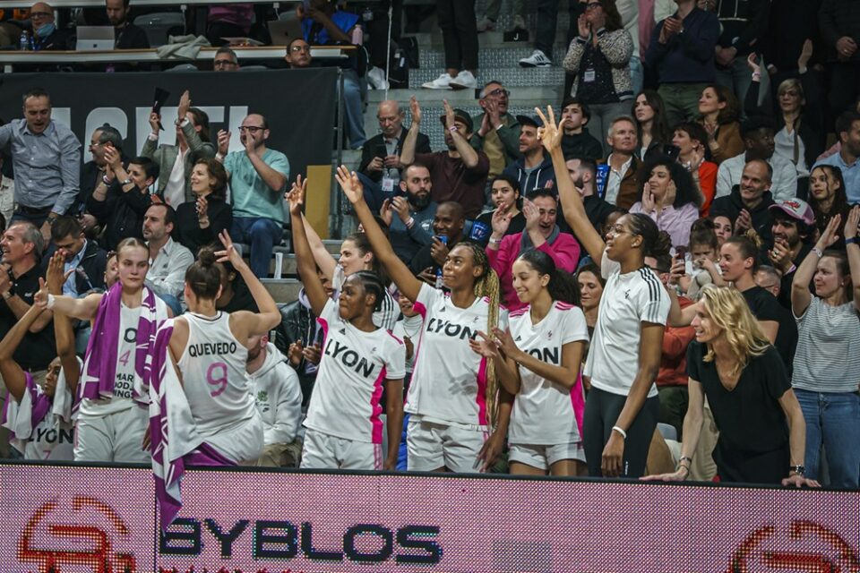Finale aller de l’Eurocoupe : Les Lyonnaises dévorent les Stambouliotes et s’ouvrent la voie vers un titre européen