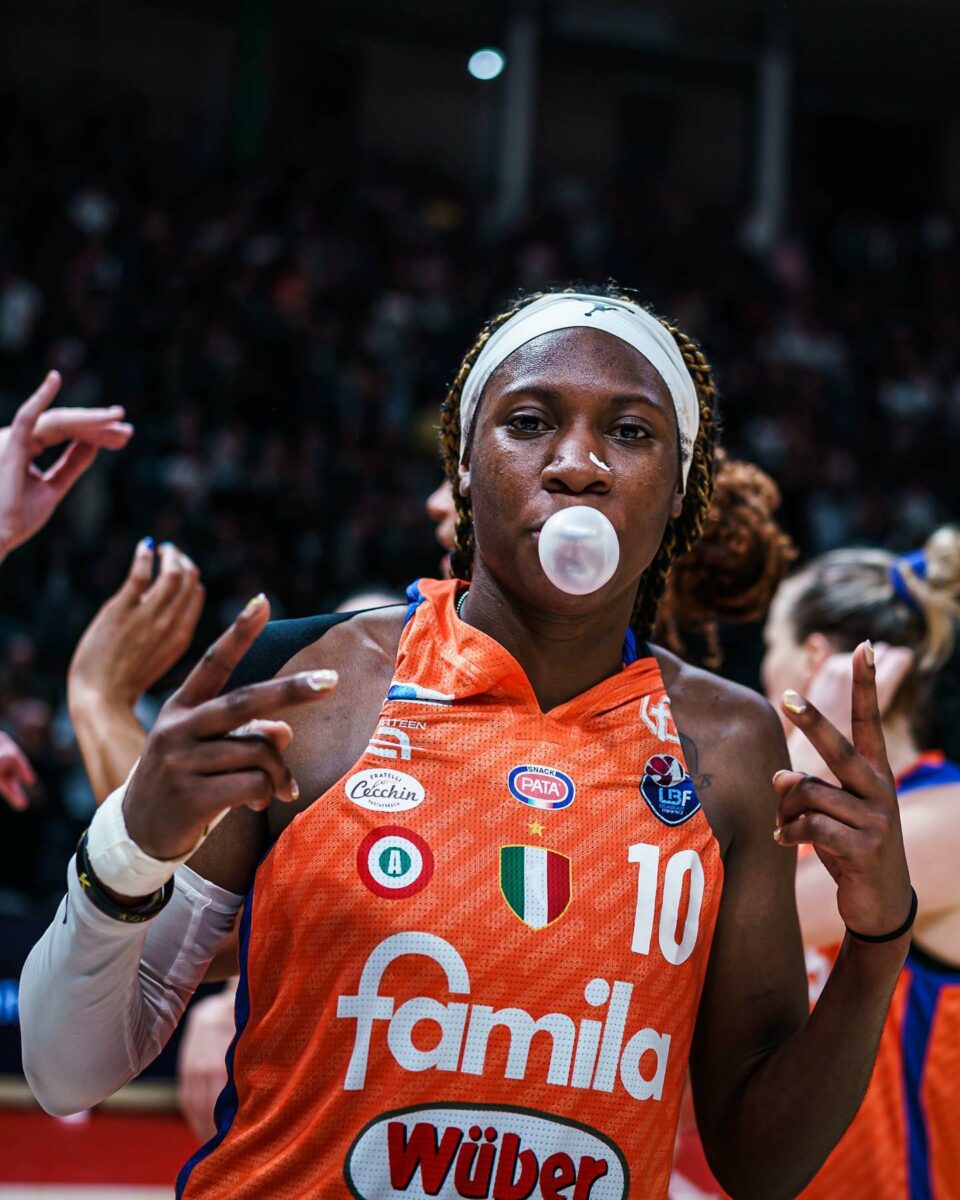 Italie : Rhyne HOWARD fête son anniversaire en permettant à Schio de s’approcher du titre