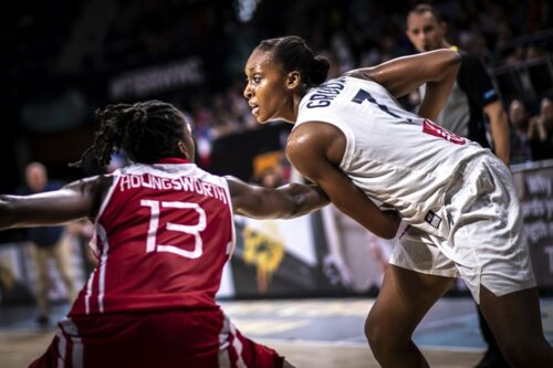 Sandrine Gruda lors du match France-Turquie à la Coupe du Monde 2018