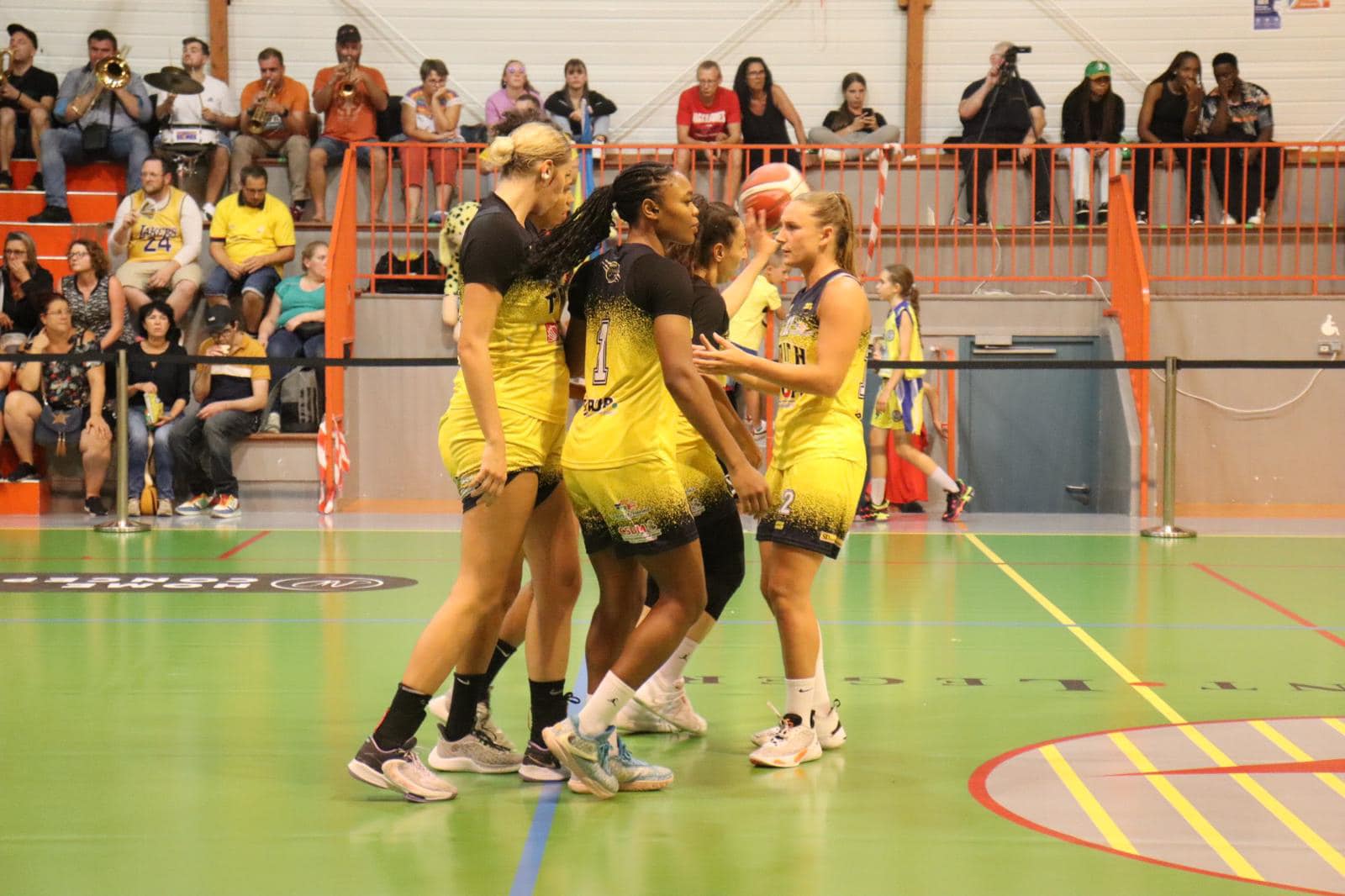 NF1 poule B : Trois équipes restent en embuscade du leader