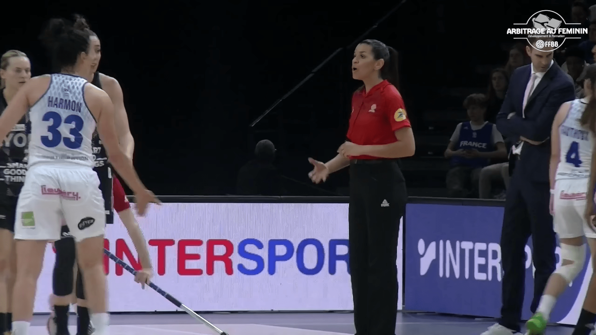 L’arbitrage au féminin : Progresser comme joueur