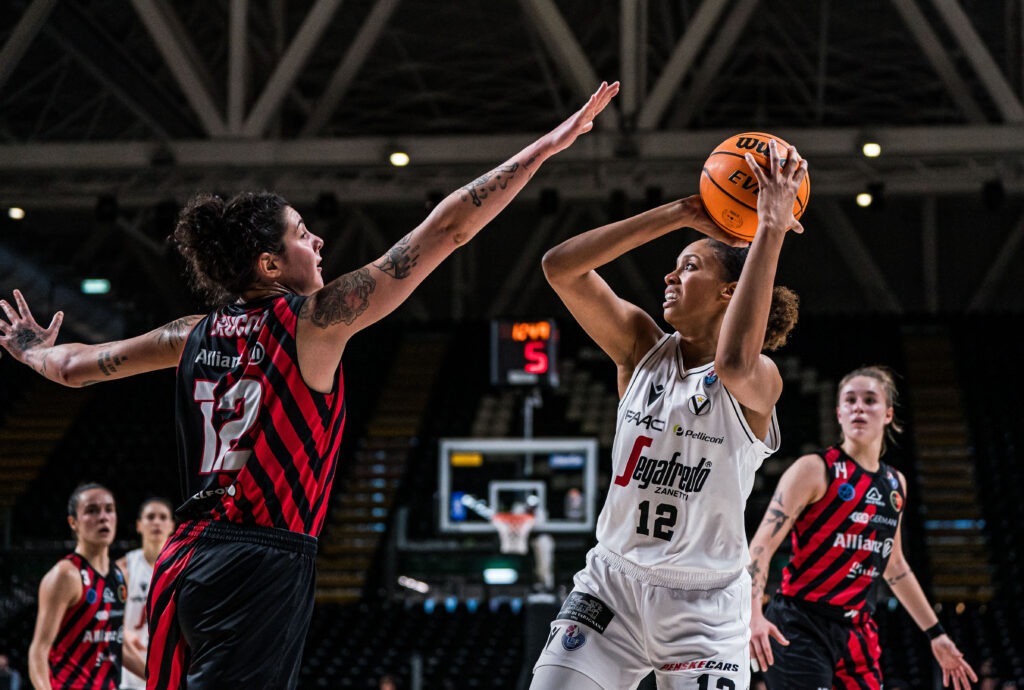 Italie : Schio, dauphin de Venise au repos, déroule et garde ses distances avec ses poursuivants Bologne et Campobasso