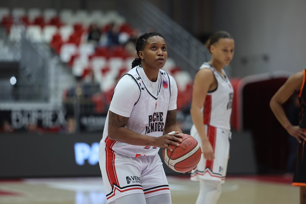 Play-down LFB : Landerneau Bretagne Basket et la Roche-Vendée valident une première victoire devant leurs publics !