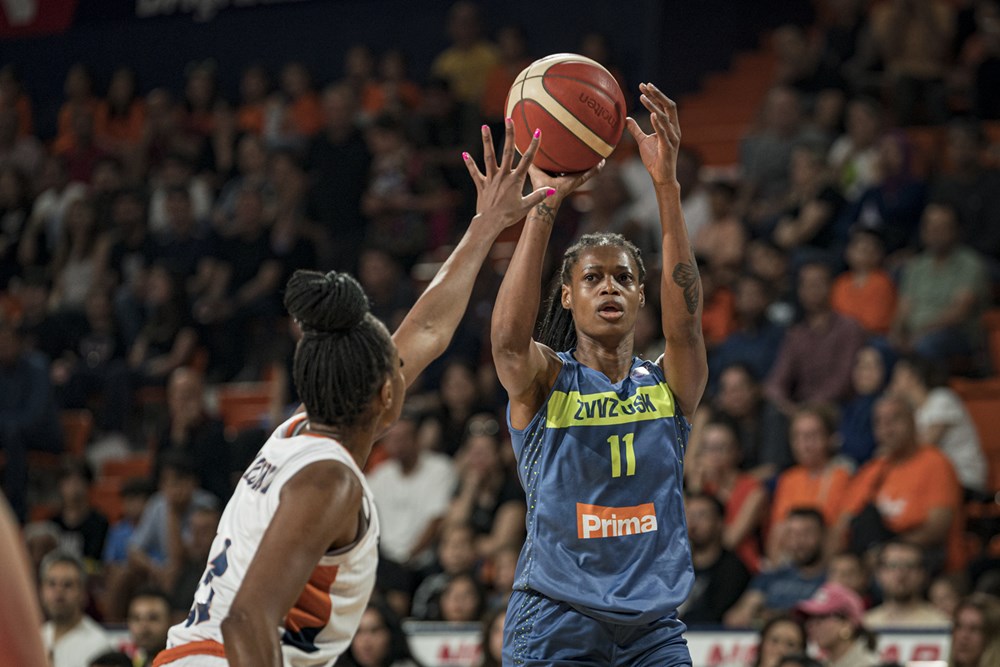 Final Four Euroligue : Valériane AYAYI et les Pragoises s’imposent pour la 3ème place face aux partenaires d’Olivia EPOUPA