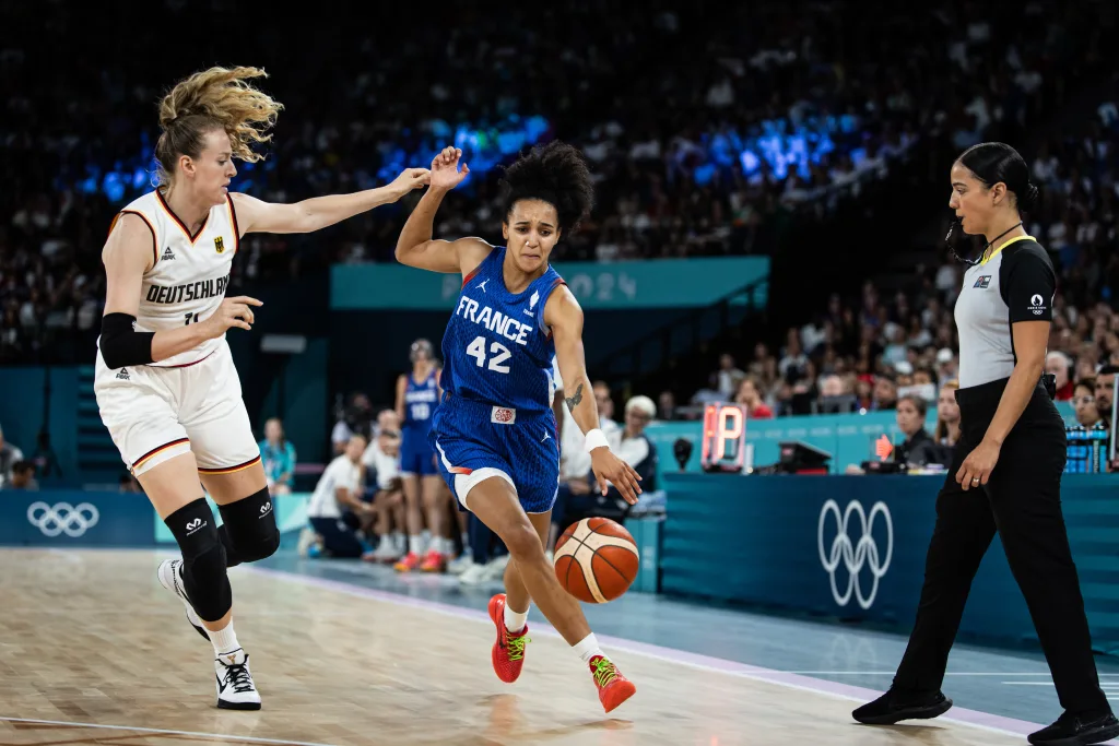 Paris 2024 : La France domine l’Allemagne et retrouvera la Belgique en demi-finale