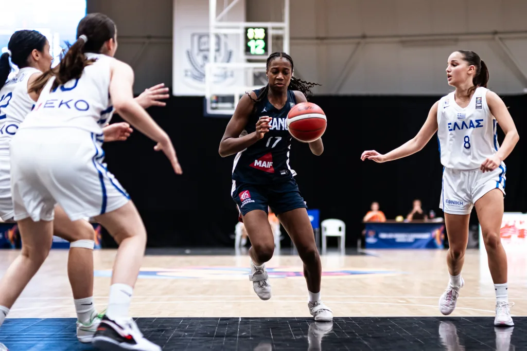 Euro U16 2024 : Des Françaises maladroites s’imposent contre les Grecques en s’appuyant sur les rebonds et les balles volées