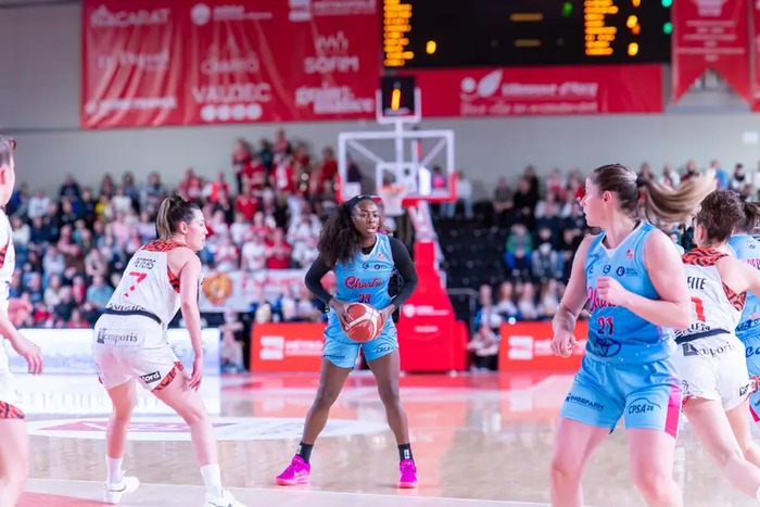 https://www.postup.fr/wp-content/uploads/2025/02/2024-2025_Nicole-ENABOSI_Chartres-vs-Villeneuve-dAscq_La-Boulangere-Wonderligue_Thibaut-LASSER.jpg