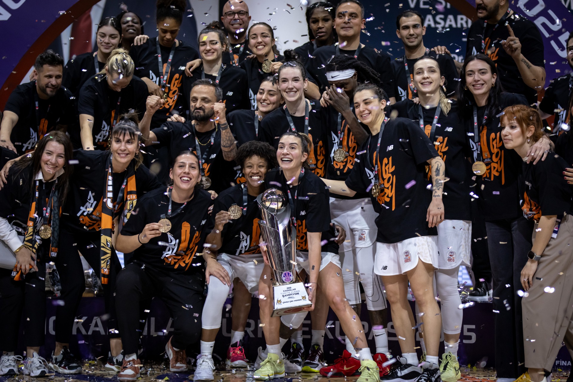 Trop fort pour Emlak Konut, le C. B. K. Mersin remporte la deuxième coupe de Turquie de son Histoire !
