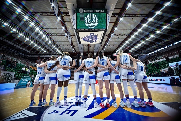 https://www.postup.fr/wp-content/uploads/2025/04/2024-2025_Sassari_vs-Verone_Play-Down_italie_Serie-A1_source-Luigi-CANU.jpg