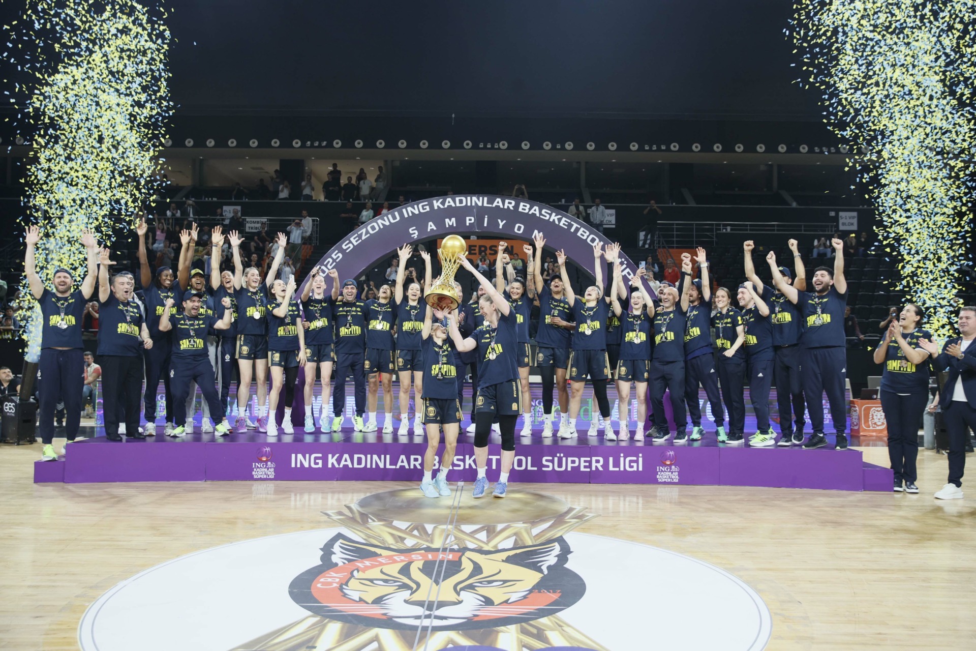 https://www.postup.fr/wp-content/uploads/2025/04/Turquie_2024-2025_Fenerbahce-vainqueur-@C.-B.-K.-Mersin-@finale_fenerbahce.org_.jpg