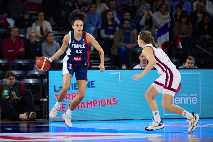 https://www.postup.fr/wp-content/uploads/2025/06/2025_Leila-LACAN_Equipe-de-France-vs-Lettonie_Qualif_Eurobasket_source-FIBA.jpg
