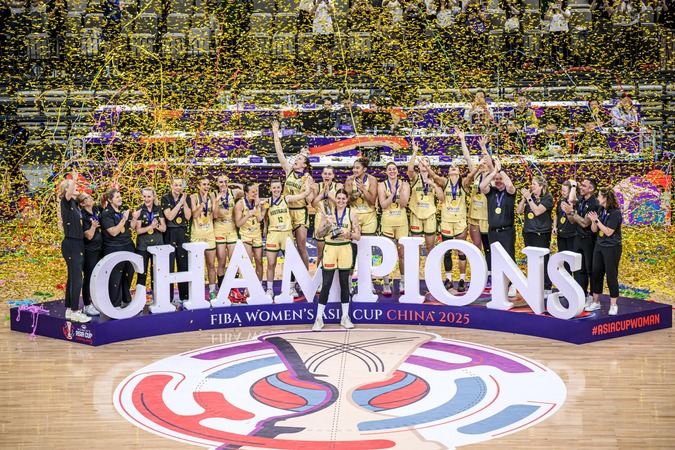 https://www.postup.fr/wp-content/uploads/2025/07/2025_Australie_Asia-Cup-2025_Trophee_finale-vs-Japon_source-FIBA.jpg