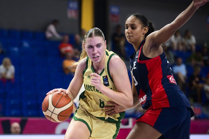 https://www.postup.fr/wp-content/uploads/2025/07/2025_Zara-RUSSELL_Australie-vs-France_Mondial-U19_phase-de-poule_source-FIBA.jpg