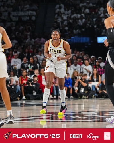 https://www.postup.fr/wp-content/uploads/2025/09/2025_Aliyah-BOSTON_Indiana-vs-Las-Vegas_WNBA_playoffs_source-facebook-officiel-indiana-fever.jpg