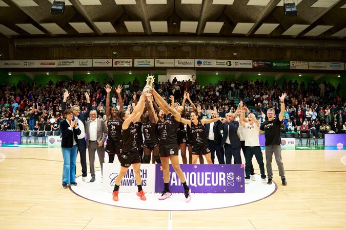 https://www.postup.fr/wp-content/uploads/2025/09/2025_Charleville-Mezieres-vs-Basket-Landes_match-des-champions_finale_trophee_source-FFBB.jpg
