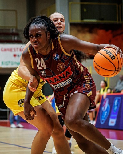 https://www.postup.fr/wp-content/uploads/2025/09/2025_Joyner-HOLMES-Venise-vs-San-Martino_Supercoupe-italie_demi-finale_source-facebook-offciel-reyer-venezia.jpg