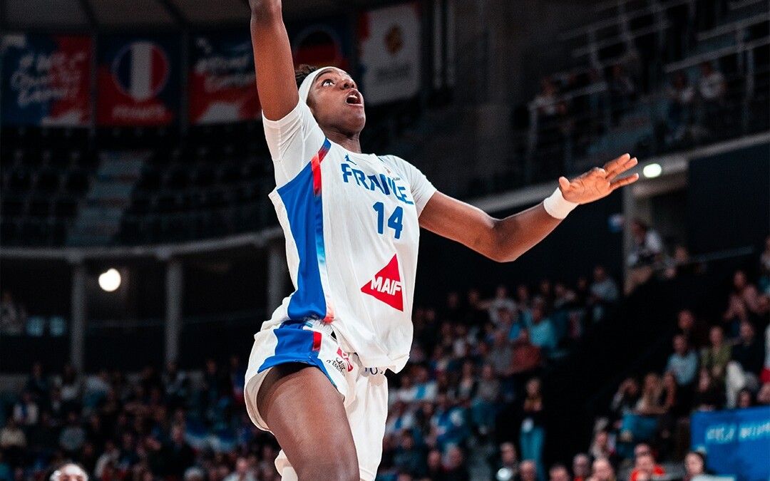 Qualif. Villeurbanne : Le dunk de Dominique face aux Philippines