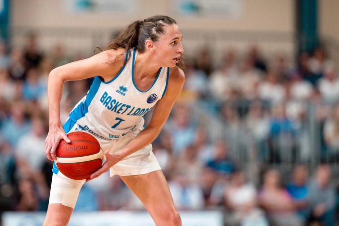 https://www.postup.fr/wp-content/uploads/2026/09/2025-2026_Camille-DROGUET_Basket-Landes_Euroligue_source-photo-FIBA.jpg